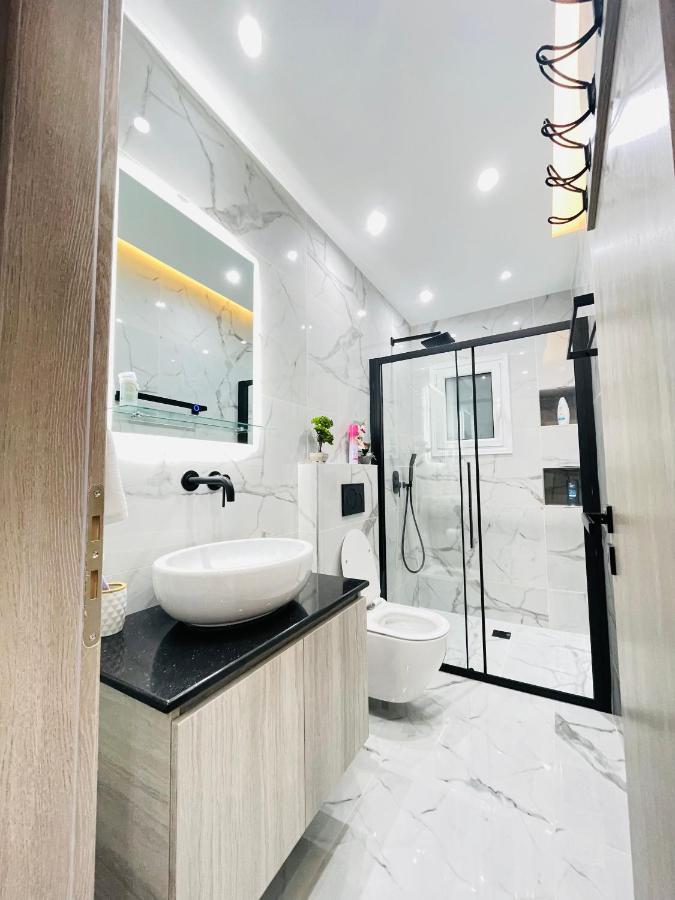 Apollo 2 Bd Jacuzzi Suite Athena Bagian luar foto