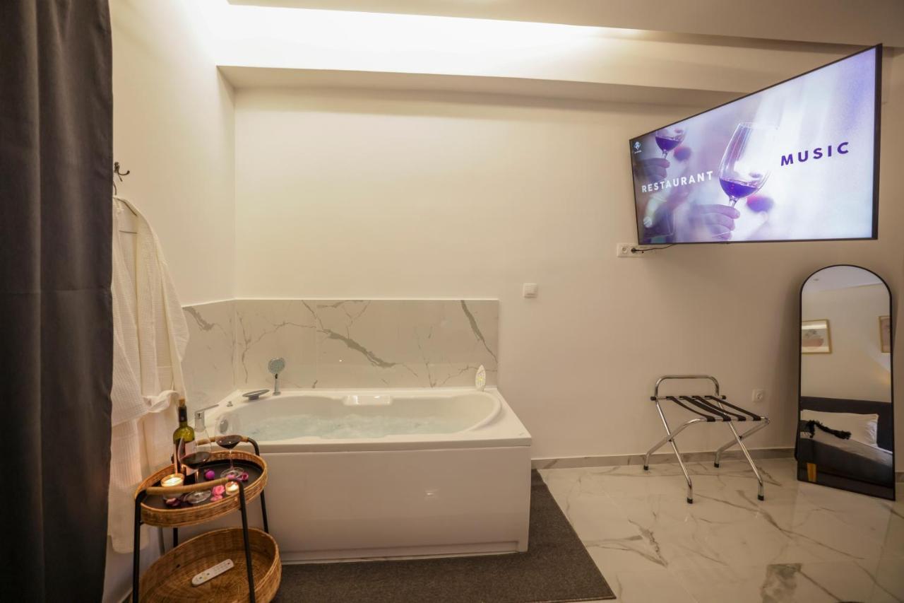 Apollo 2 Bd Jacuzzi Suite Athena Bagian luar foto