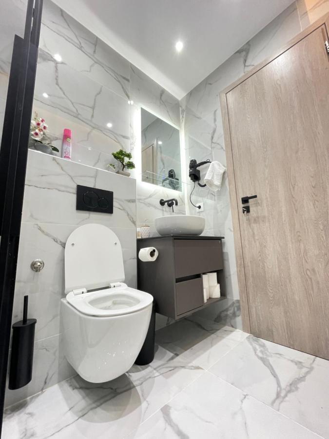 Apollo 2 Bd Jacuzzi Suite Athena Bagian luar foto