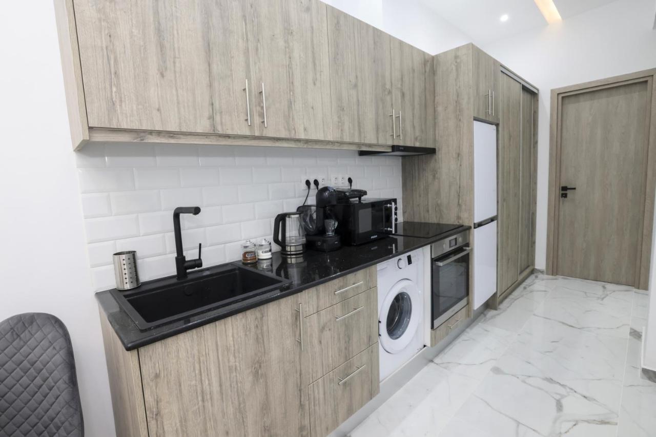 Apollo 2 Bd Jacuzzi Suite Athena Bagian luar foto