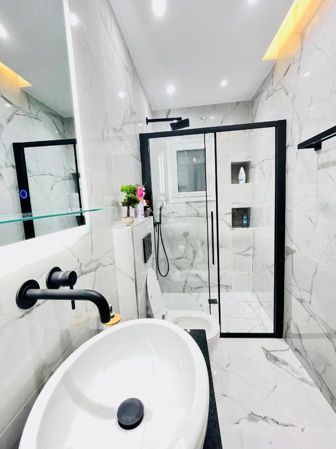 Apollo 2 Bd Jacuzzi Suite Athena Bagian luar foto