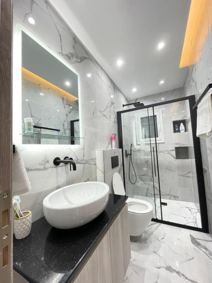 Apollo 2 Bd Jacuzzi Suite Athena Bagian luar foto