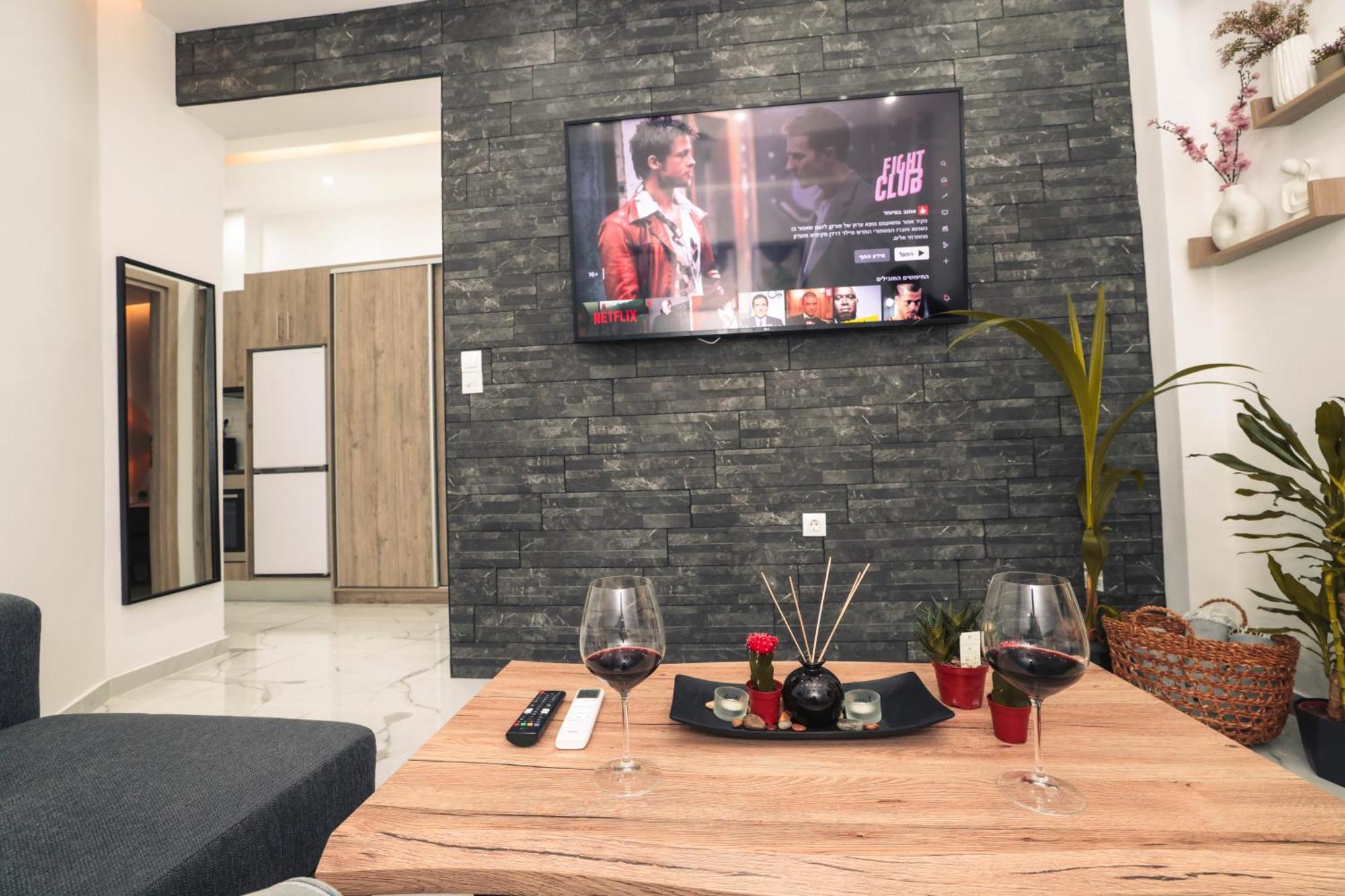 Apollo 2 Bd Jacuzzi Suite Athena Bagian luar foto