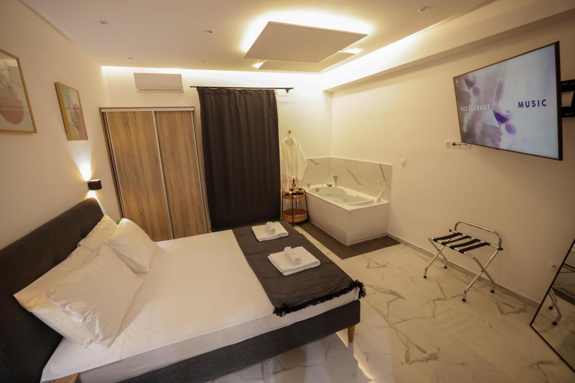 Apollo 2 Bd Jacuzzi Suite Athena Bagian luar foto